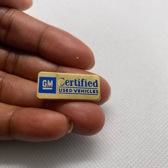 Chevrolet GM Certified Used Cars Vehicles Salesmen Lapel Pin - Picture 3 of 4
